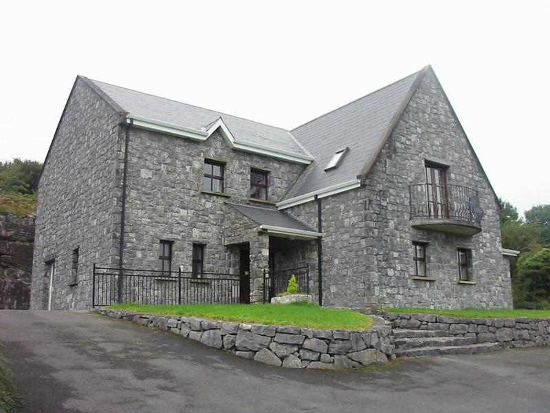 Clare's Rock Hostel  0