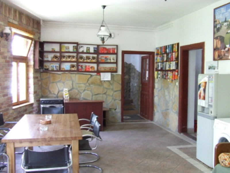 Hungaria Guesthouse  1