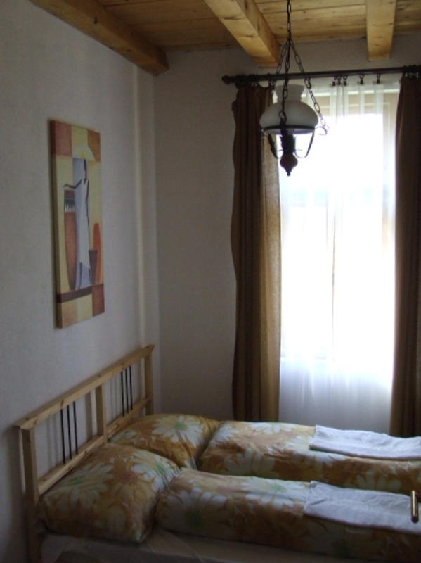 Hungaria Guesthouse  3