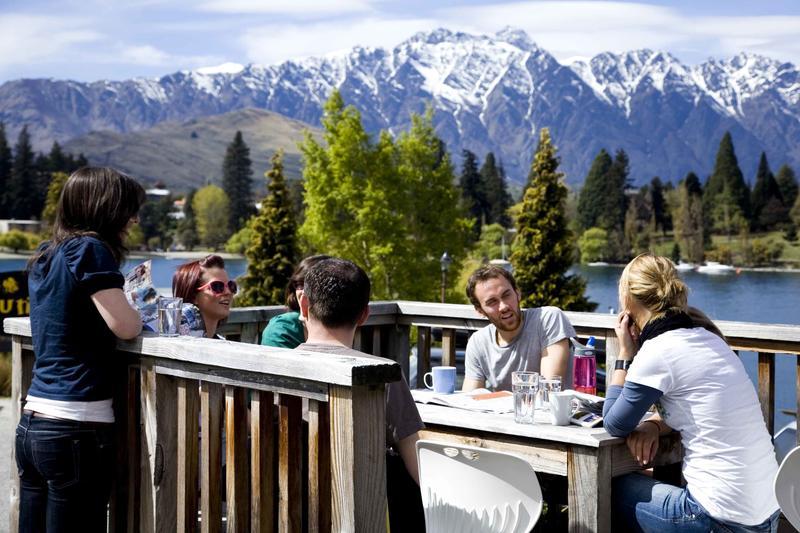 Bumbles Backpackers Queenstown  0