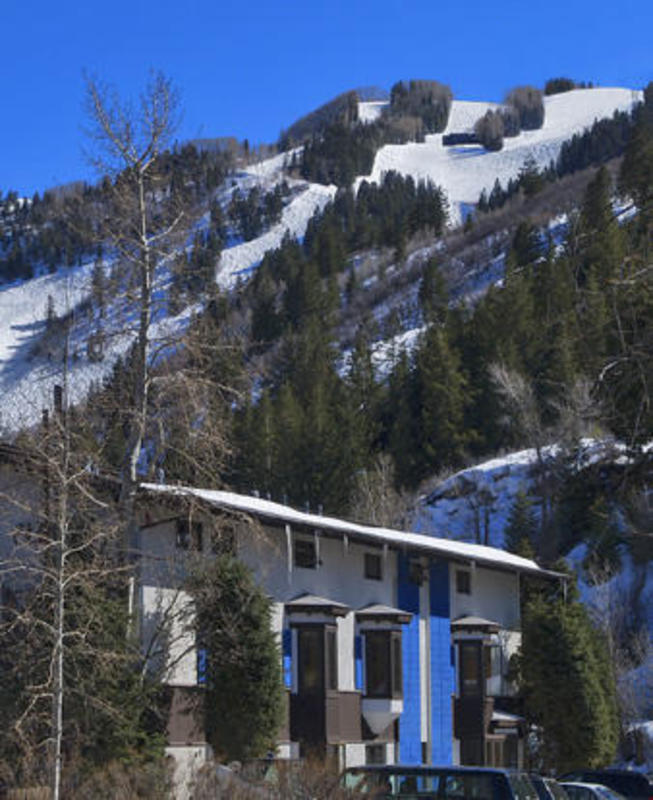 St. Moritz Lodge  0