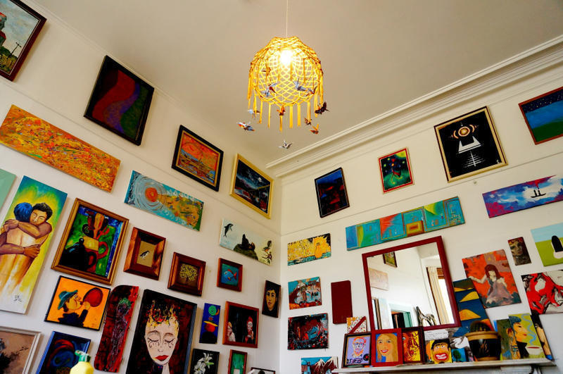 Chillawhile Backpackers Art Gallery  1