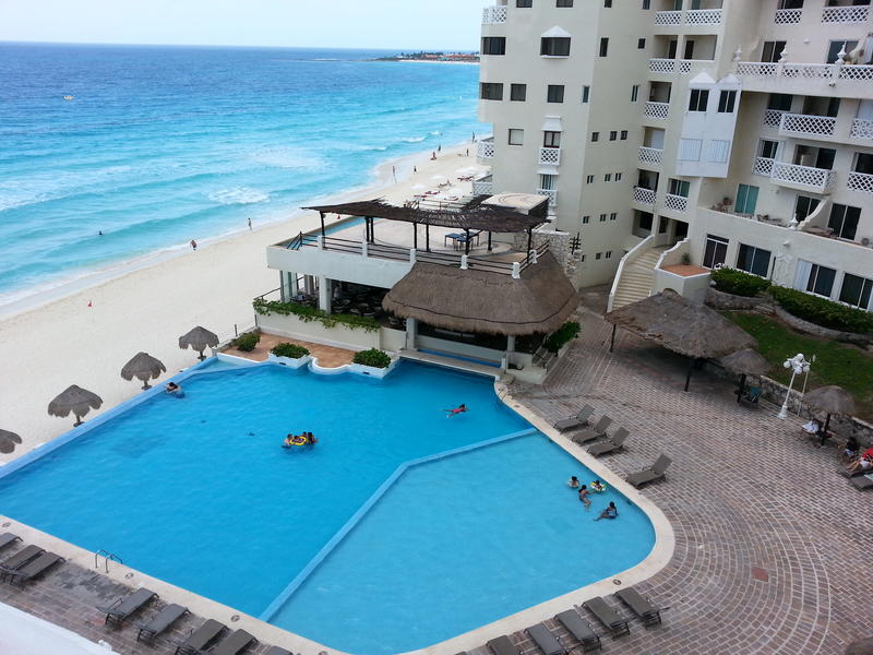 Cancun Plaza Condo Hotel  0