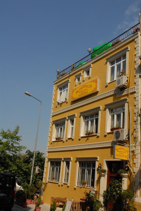 Metropolis Hostel  0