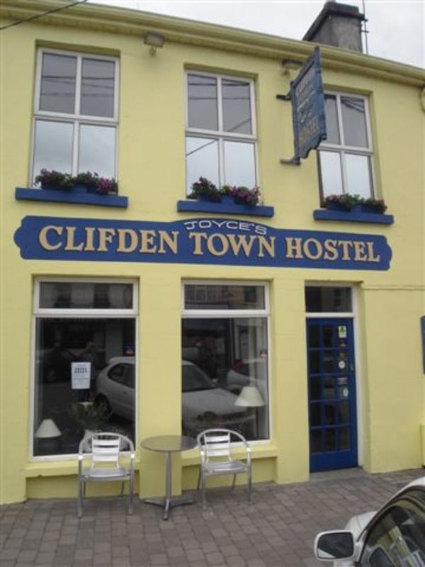 Clifden Town Hostel  0
