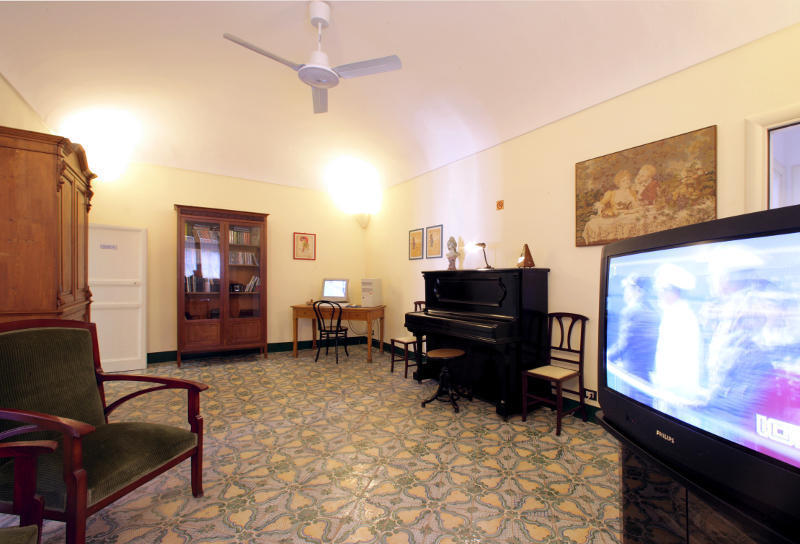 Novecento Bed and Breakfast  1