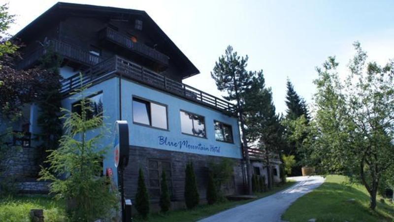 Blue Mountain Hotel & Hostel  2
