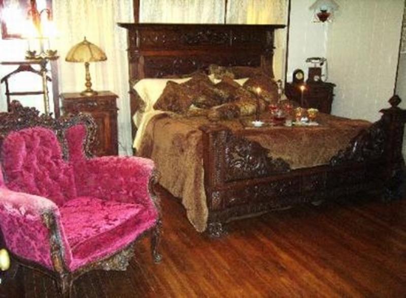 Alla's Historical Bed and Breakfast Inn  2