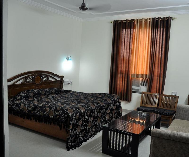 Hotel Goverdhan Palace  2