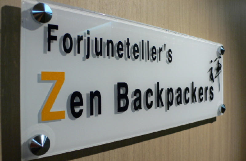 Zen Backpackers  0