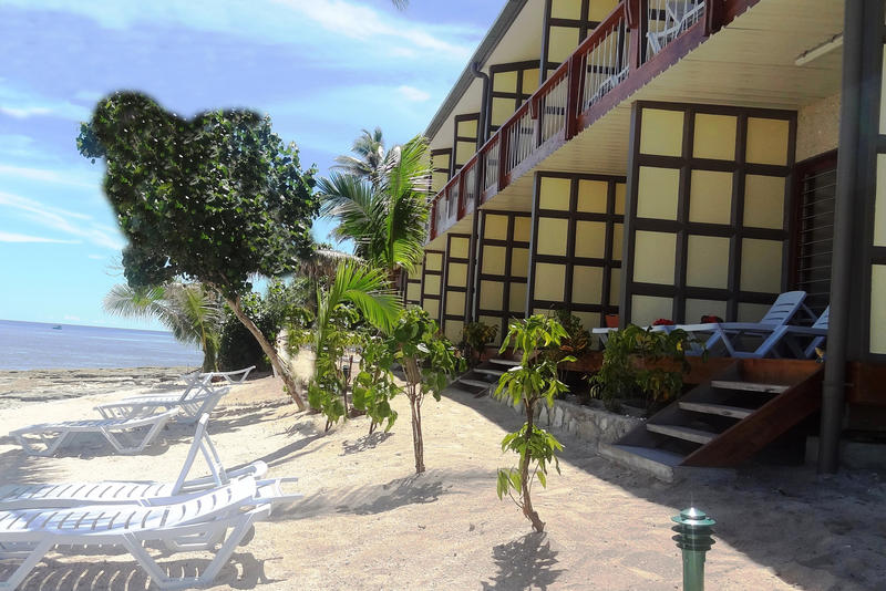 Beachcomber Island Resort  0