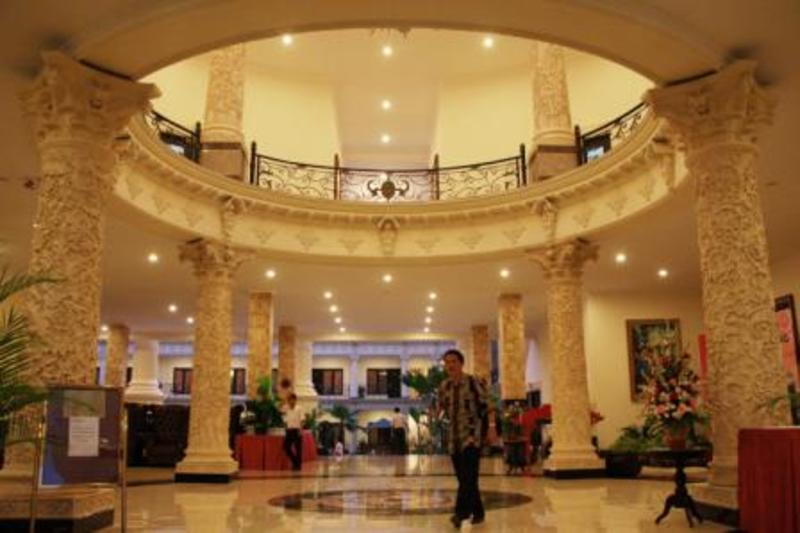 The Grand Palace Hotel  1