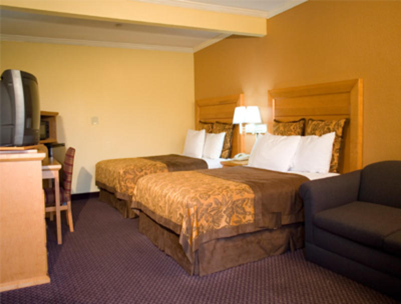 Anaheim Islander Inn and Suites  1