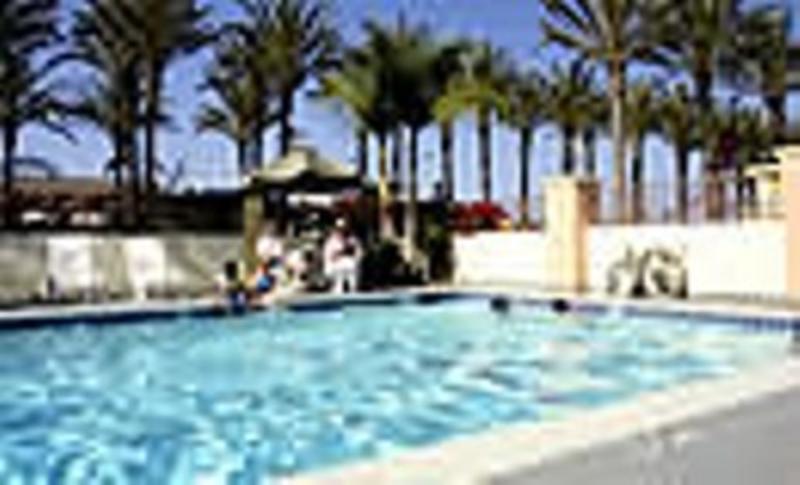Anaheim Islander Inn and Suites  2