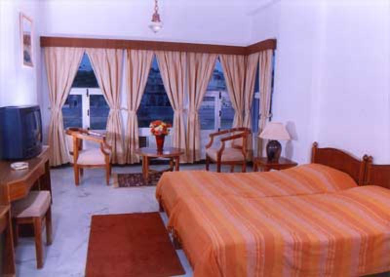 Hotel Sarovar  2