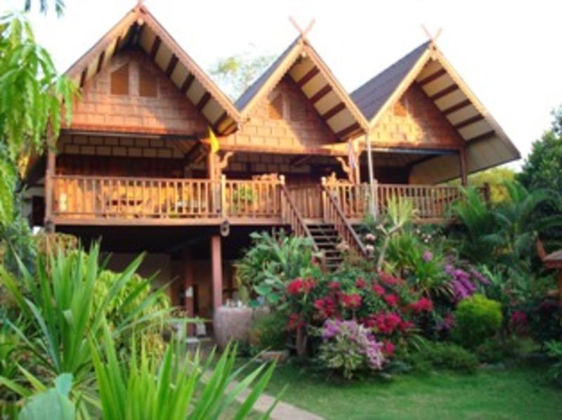 Thai House-Isaan Guest House  0