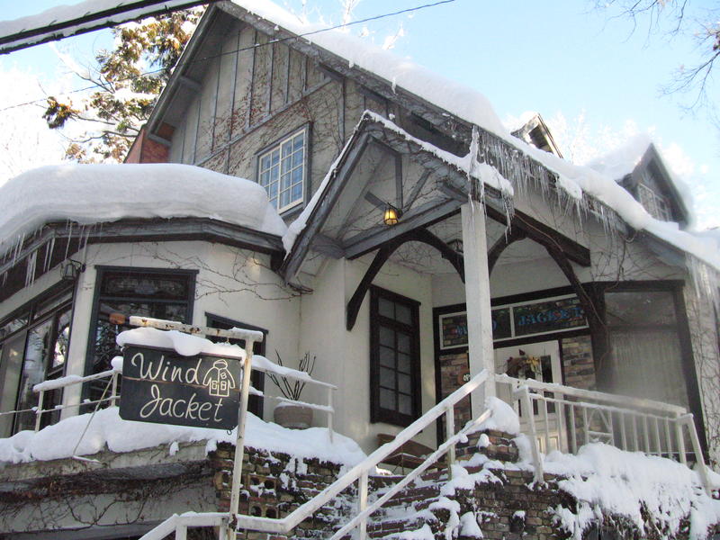 Wind Jacket Lodge