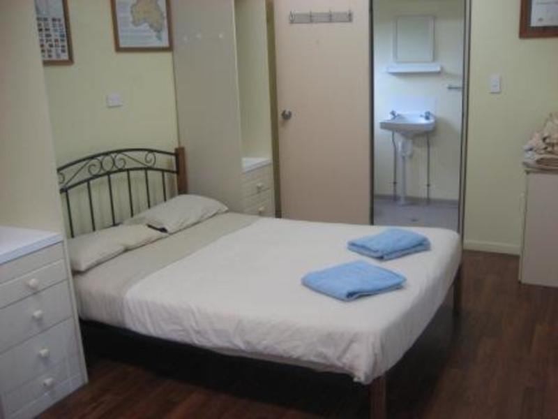 Rockhampton Backpackers YHA  1