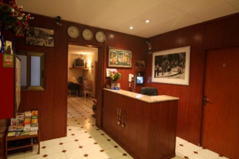 Hostal Rembrandt: Hostal Rembrandt: Image # 1: catalonia: barcelona spain youth hostels barcelona