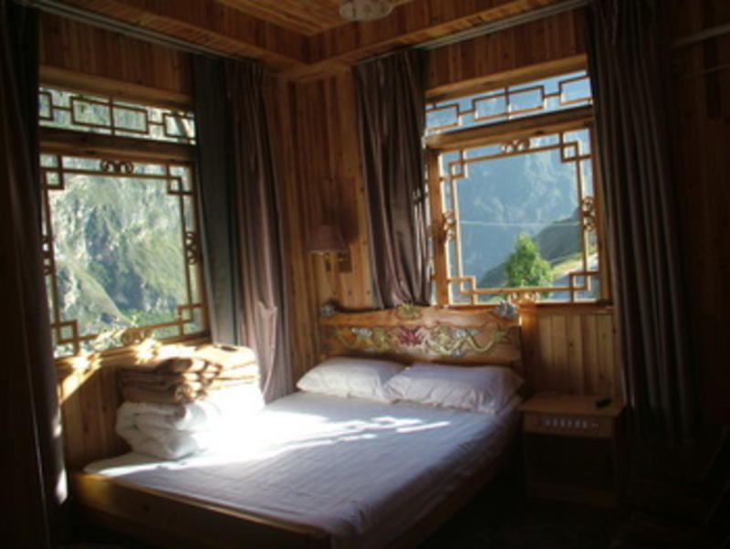 Sean's Spring Guesthouse- Tiger Leaping Gorge  0