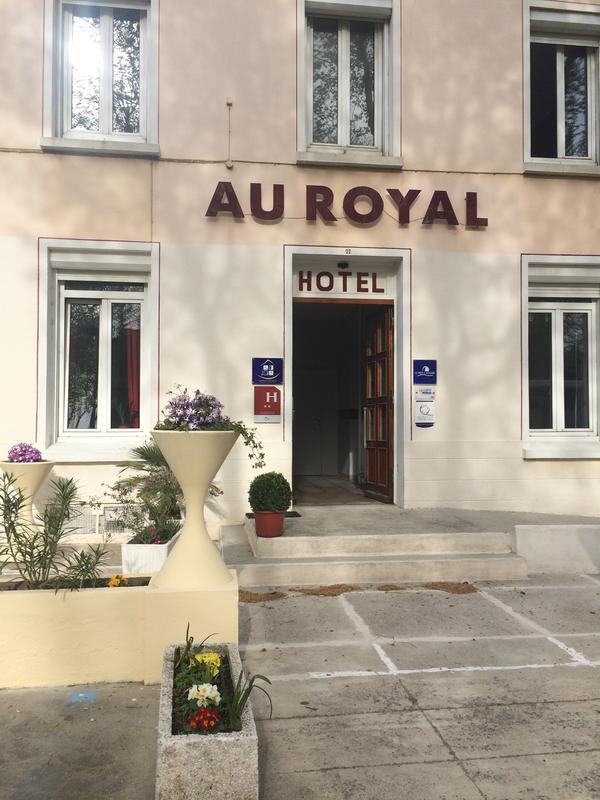 Au Royal Hotel  0