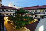 Rambuttri Village Inn