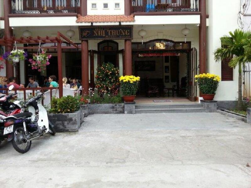 Nhi Trung Hotel  1