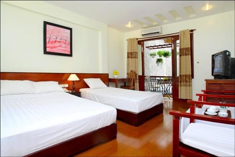 Nhi Trung Hotel  2