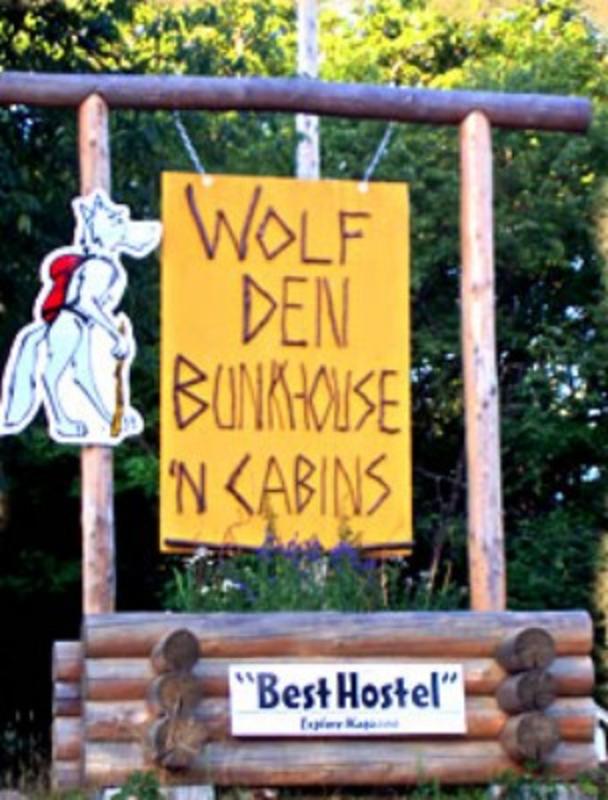 Wolf Den Hostel and Nature Retreat  0