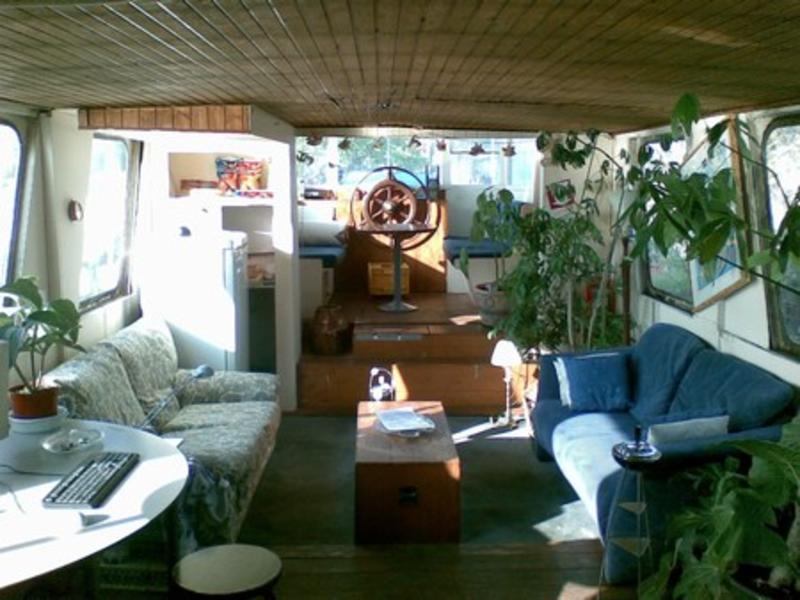 Beagle Houseboat  1