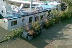 Beagle Houseboat - Image 7