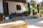 Dudes Guesthouse - Image 3