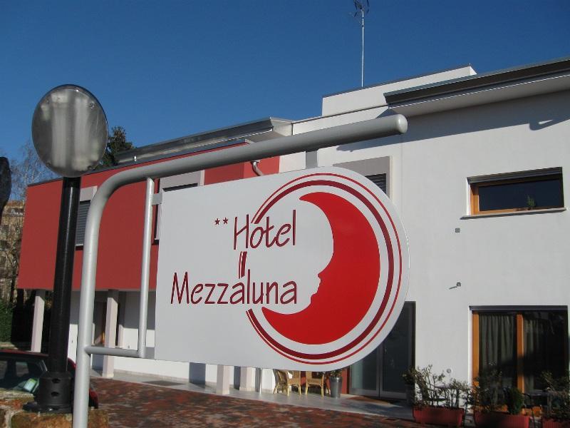 Hotel Mezzaluna  0
