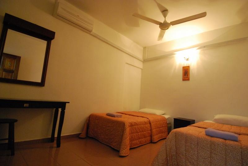 Roof Top Guest House and Hostel Melaka  2