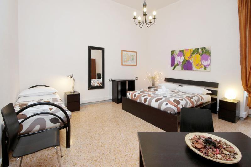 Coliseum Rooms