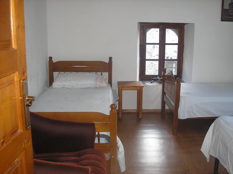 Lorenc Guesthouse & Hostel  2