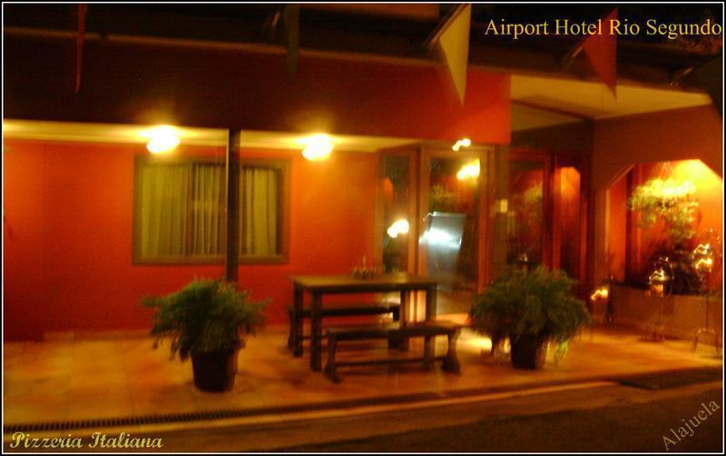 Airport Hotel Rio Segundo  3
