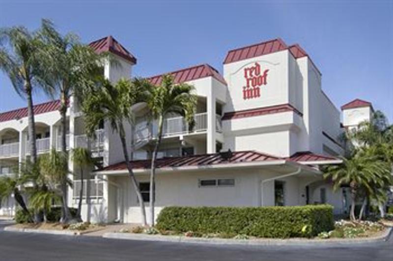 Red Roof Inn & Suites Naples  0