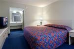 Red Roof Inn & Suites Naples - Image 2
