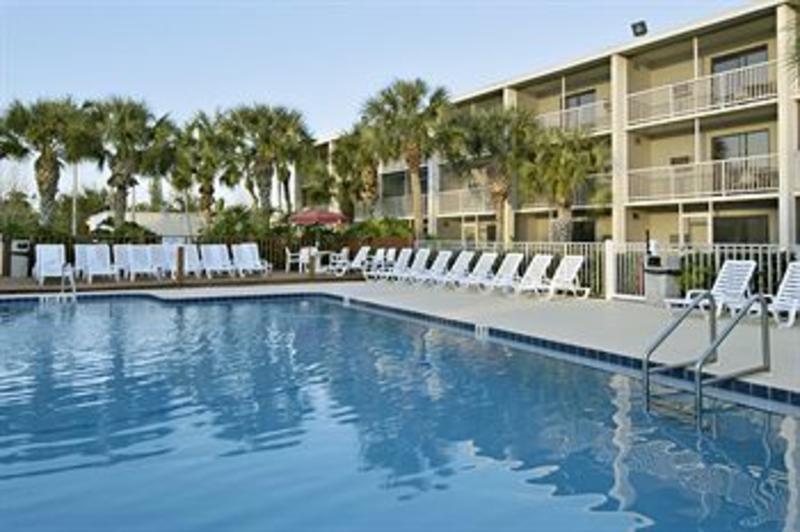 Red Roof Inn & Suites Naples  2