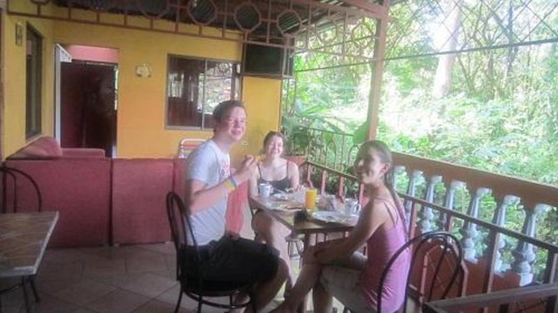 Central Backpackers Quepos  3