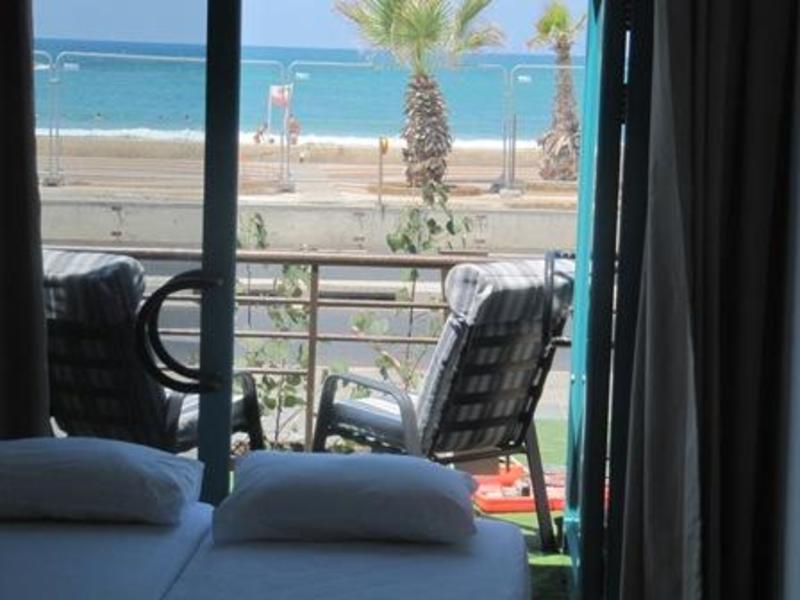 Tel Aviv Beachfront Hostel  0