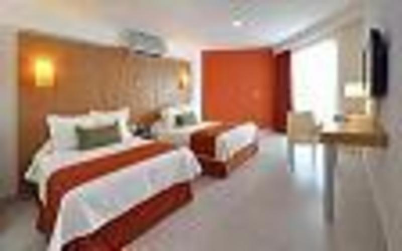Ramada Cancun City Hotel  3