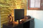 Sunny Split Apartment - Image 9