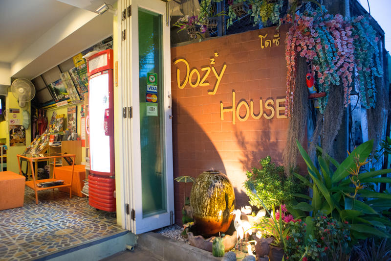 Dozy House  0