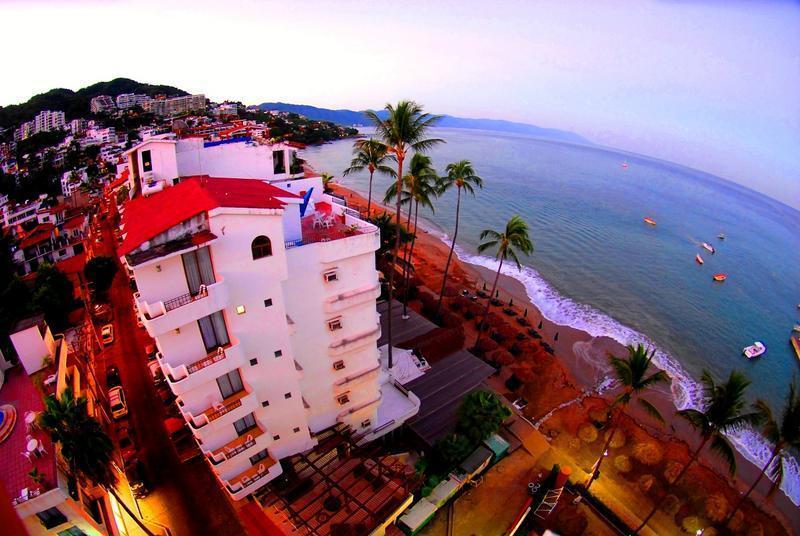 Emperador Vallarta Beachfront Hotel and Suites  0