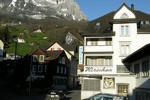 Hirschen Backpackers Hotel & Pub - Image 1