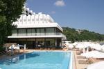 Palace Hotel - Sunny Day Resort - Image 1
