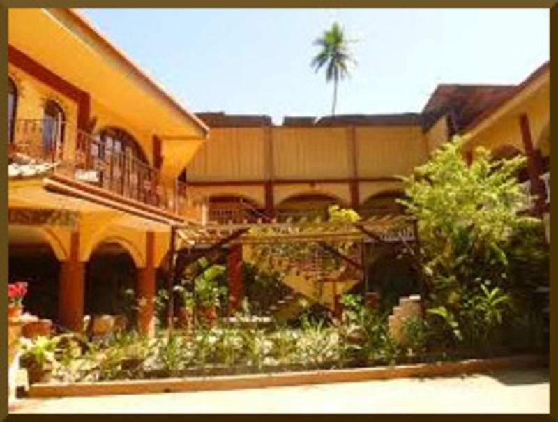 Piramys Beach Front Hostel: Image # 2