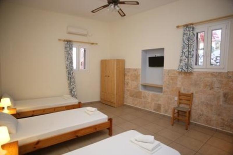 Oasis Rooms - Syros  0